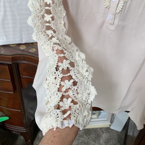Kara & Kate Flowey lace blouse - Picture 4 of 7